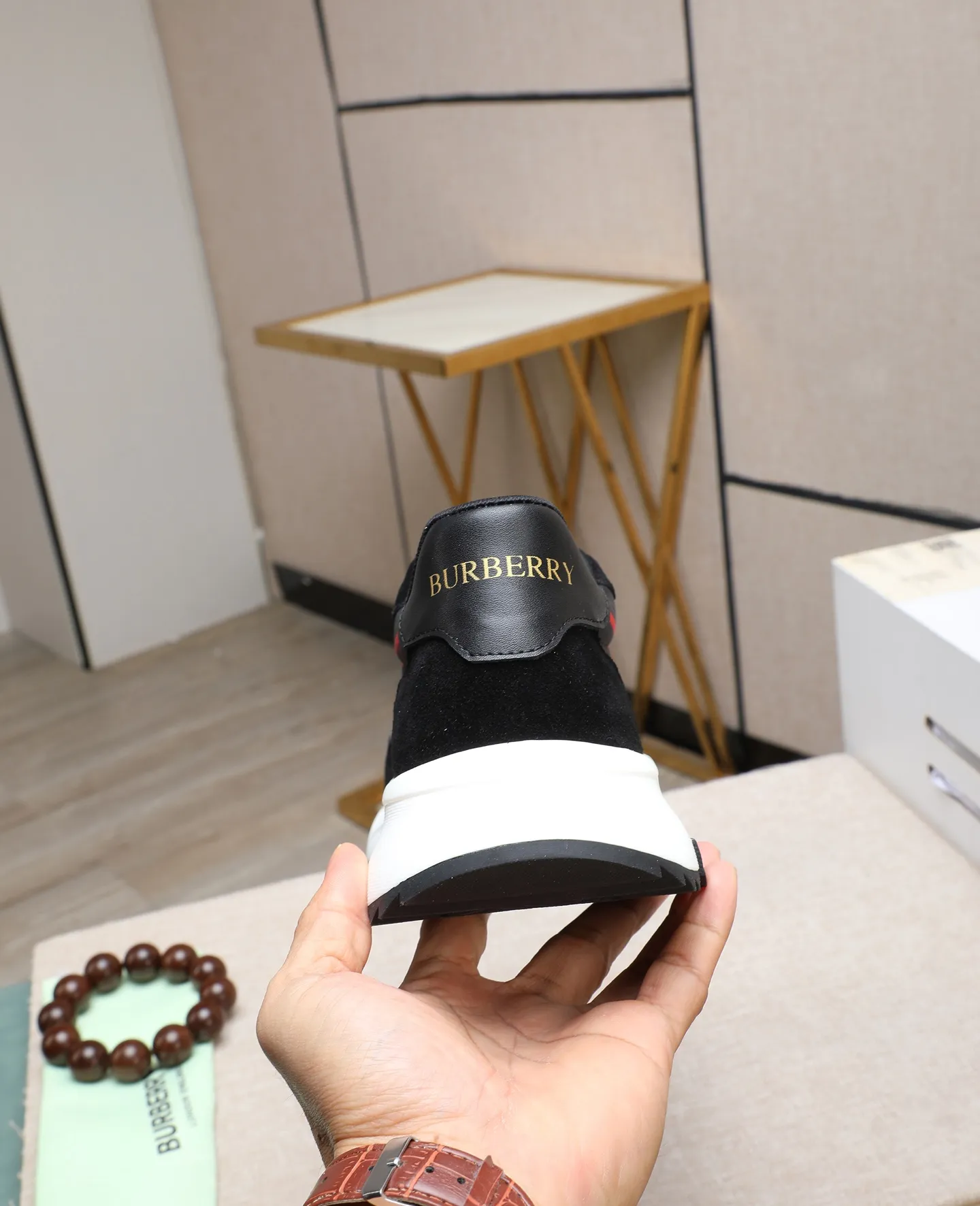 Men's shoes 💰460 ❤️❤️❤️[BURBERRY] Burberry purchasing agent 🔍Men's 🚹New model is synchronized with the official website, the upper is made of imported fabrics, and the lining is genuine leather. Completely 1⃣:1⃣ replica🇮🇹, non-slip and wear-resistant rubber outsole ⚠original factory goods, 🔍🔍high quality, please look at the details, welcome to compare⚠Size: 38-44